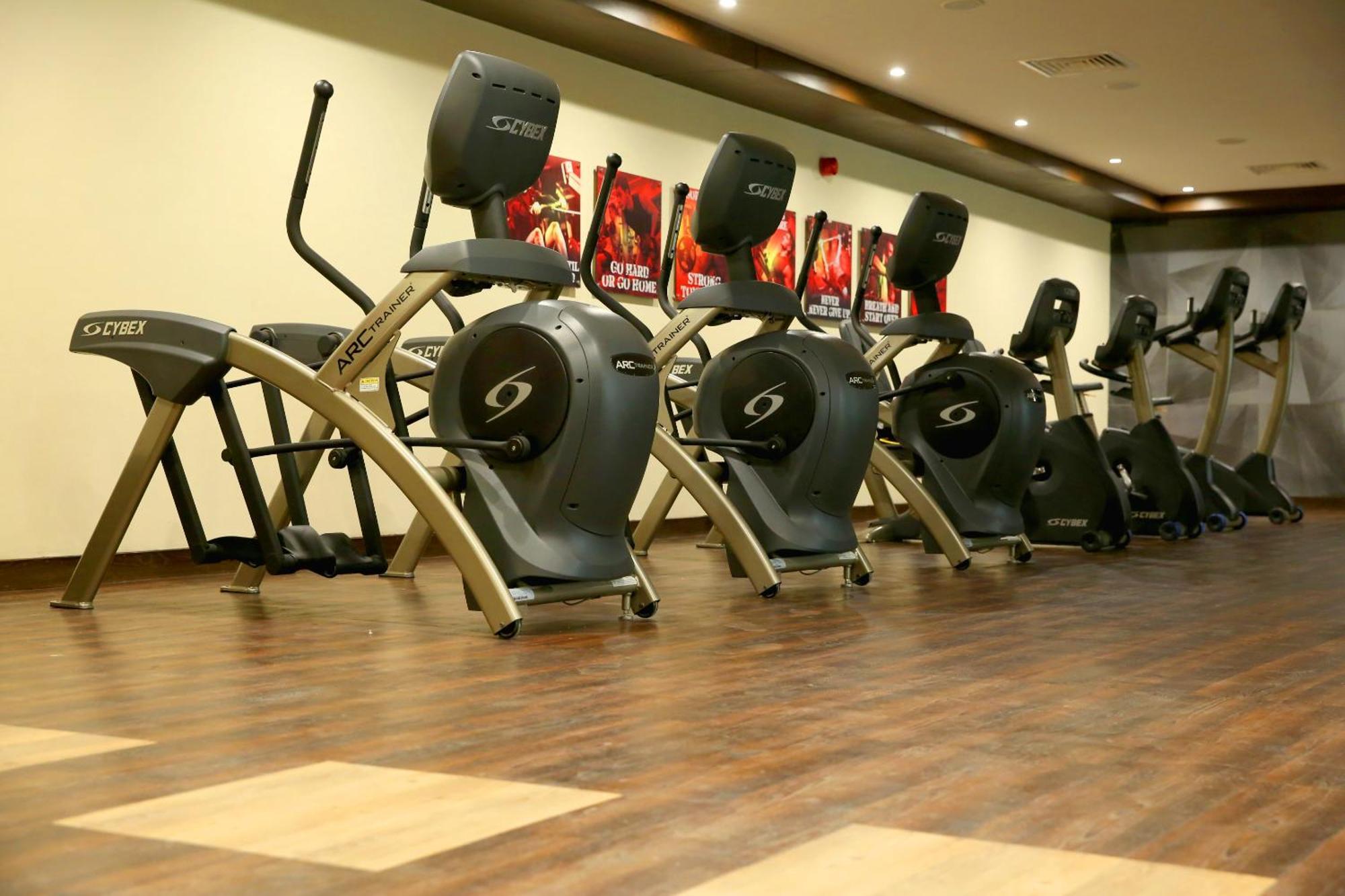Jacaranda Heights Hotel อิสลามาบัด ภายนอก รูปภาพ