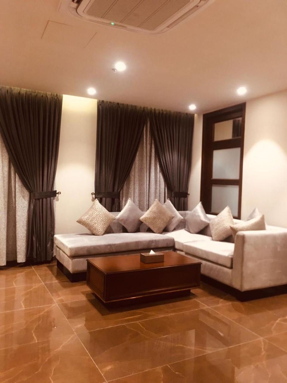 Jacaranda Heights Hotel อิสลามาบัด ภายนอก รูปภาพ