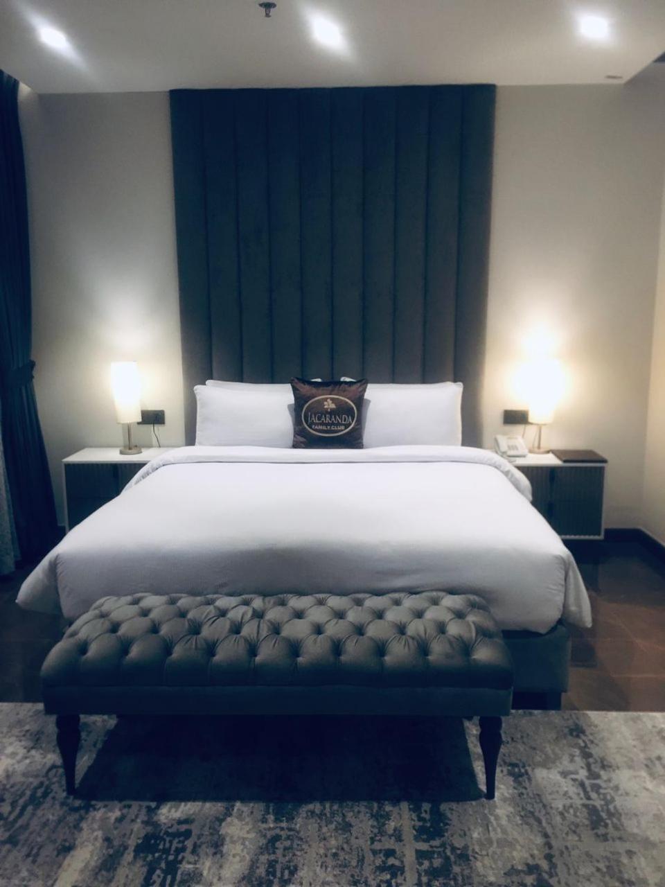 Jacaranda Heights Hotel อิสลามาบัด ภายนอก รูปภาพ