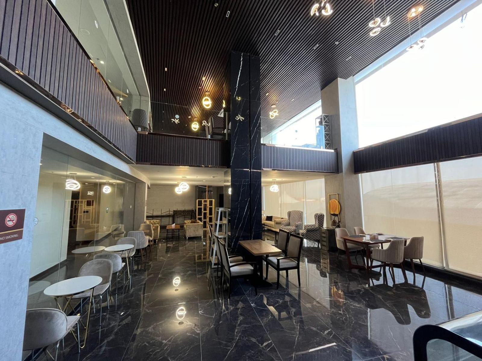 Jacaranda Heights Hotel อิสลามาบัด ภายนอก รูปภาพ